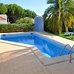 Dom wakacyjny In With Private Pool